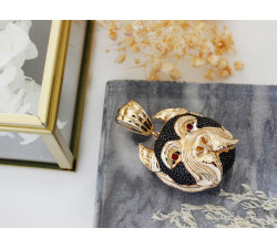 Złota 585 zawieszka ponadczasowa głowa psa z czarnymi zdobieniami cyrkonie na prezent