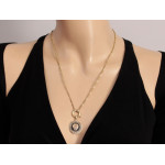 Złoty naszyjnik 585 z ozdobną głową lwa w czarnej emalii i wzorem greckim