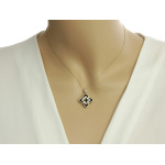 Złoty naszyjnik 585 z dużym motywem kwiatowym cyrkonie i czarnymi onyksami