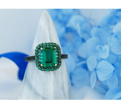 Złoty pierścionek 585 elegancka markiza ze szmaragdami z czarnym rodem na prezent