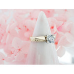 Złoty pierścionek 585 na zaręczyny z cyrkonią