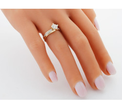 Złoty pierścionek zaręczynowy 585 z białymi cyrkoniami