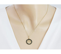 Złota przywieszka z symbolem okręgu