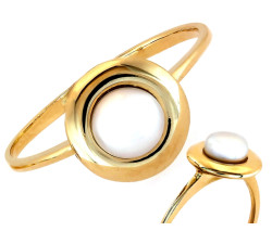 Złoty pierścionek z perłą