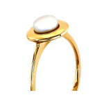 Złoty pierścionek z perłą