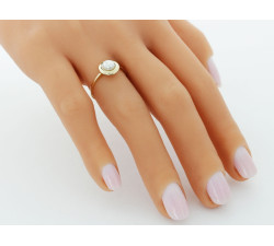 Złoty pierścionek z perłą