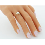 Złoty pierścionek z perłą