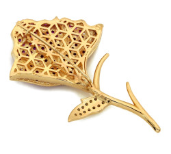 Złota broszka z cyrkoniami dla kobiety