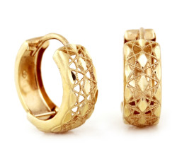 Złote kolczyki w kształcie kół z ażurowym wzorem – subtelność i elegancja
