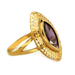 Duży złoty pierścień z fioletowym kamieniem