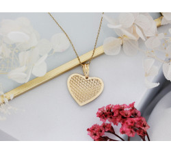 Złota przywieszka w kształcie serca