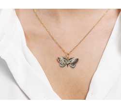 Złota przywieszka ze zwierzęcym motywem