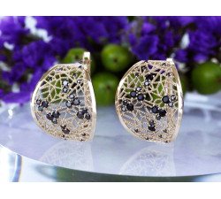 Złote kolczyki ażurowe z cyrkoniami