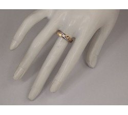 Elegancki złoty pierścionek z cyrkoniami na prezent