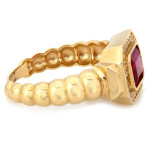 Złoty pierścień z prostokątnym czerwonym oczkiem 16-20