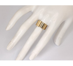 Złoty pierścionek Eternity z błyszczącą powierzchnią