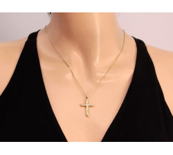 Krzyżyk złoty 375 zawieszka bez wizerunku klasyczny i uniwersalny