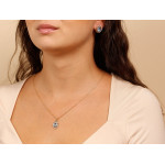 Złote kolczyki i zawieszka z niebieskim oczkiem