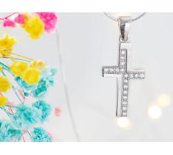 Srebrny krzyżyk z cyrkoniami wisiorek