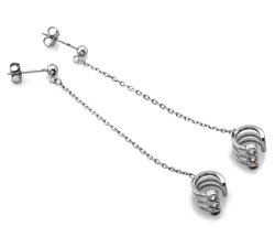 Srebrne kolczyki wiszące na łańcuszku