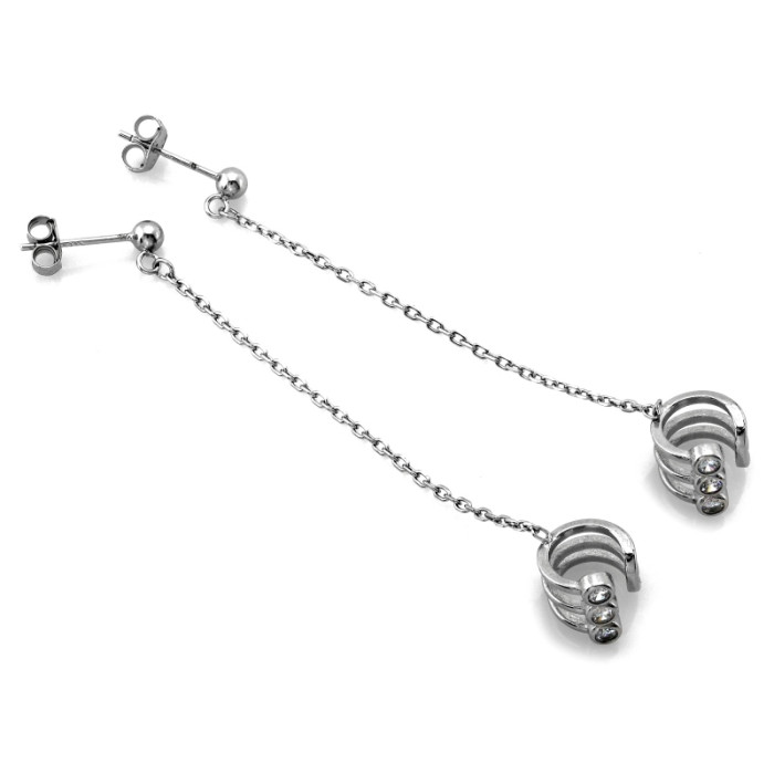 Srebrne kolczyki wiszące na łańcuszku