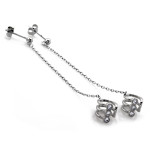 Srebrne kolczyki wiszące na łańcuszku