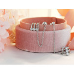 Srebrne kolczyki wiszące na łańcuszku