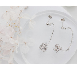 Srebrne kolczyki wiszące na łańcuszku