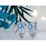 Srebrne kolczyki dla dziewczynki z niebieskim kwiatkiem