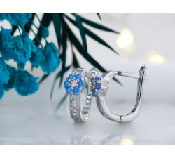 Srebrne kolczyki dla dziewczynki z niebieskim kwiatkiem