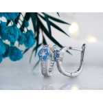 Srebrne kolczyki dla dziewczynki z niebieskim kwiatkiem