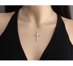 Srebrna przywieszka 39,6 mm, motyw krzyżyka, dla kobiety