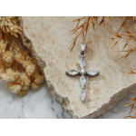 Srebrna zawieszka krzyżyk z cyrkoniami