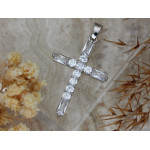 Srebrny krzyżyk z cyrkoniami wisiorek