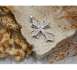 Srebrny krzyżyk z cyrkoniami 925