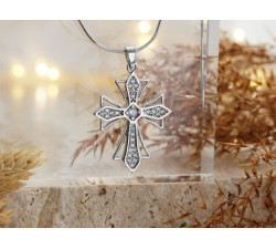 Srebrny krzyżyk z cyrkoniami 925