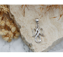 Srebrny aniołek z cyrkoniami wisiorek zawieszka