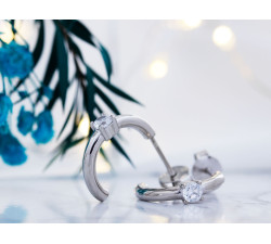 Srebrne kolczyki subtelne z cyrkonią na sztyfcie