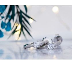 Srebrne kolczyki subtelne z cyrkonią na sztyfcie