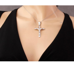 Srebrna przywieszka z krzyżykiem, elegancka