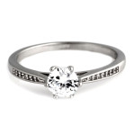 Pierścionek srebrny z cyrkoniami - elegancka klasyka