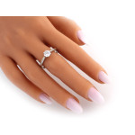 Pierścionek srebrny z cyrkoniami - elegancka klasyka