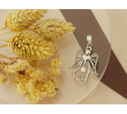 Zawieszka srebrna aniołek z cyrkoniami na łańcuszek