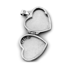 Srebrna przywieszka z sercem i cyrkoniami