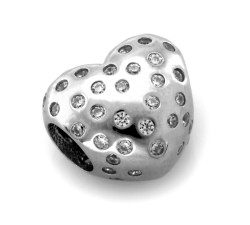 Srebrna przywieszka w kształcie serca z cyrkoniami