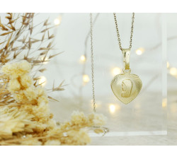 Medalik srebrny pozłacany małe serce z Matką Boską
