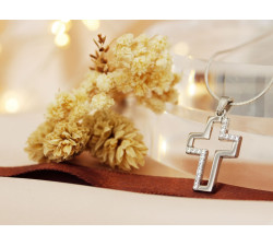 Srebrny krzyżyk z cyrkoniami zawieszka wisiorek