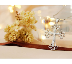 Srebrna przywieszka z krzyżykiem