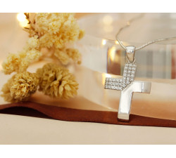 Srebrny krzyżyk z cyrkoniami wisiorek