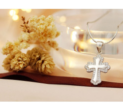 Krzyżyk srebrny zawieszka z cyrkoniami dla kobiety